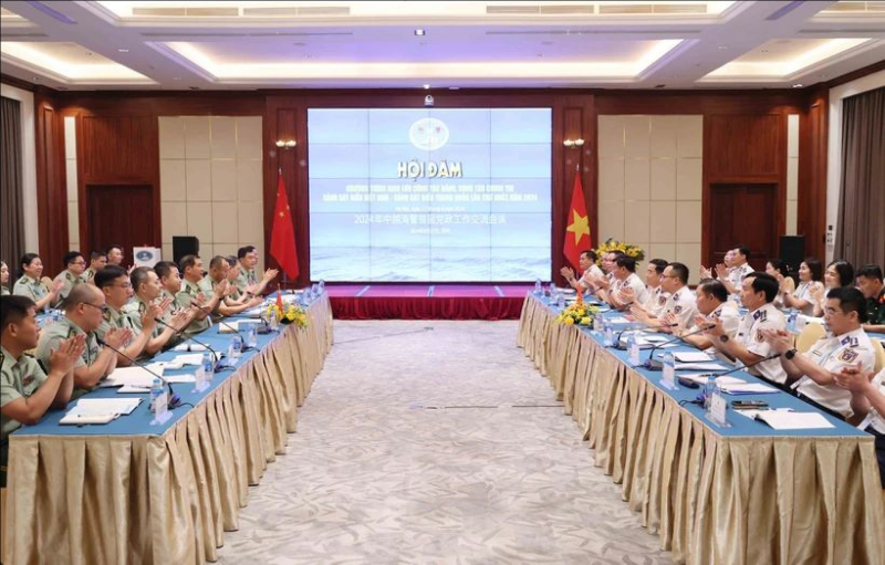 越南与中国海警就党政工作举行会谈