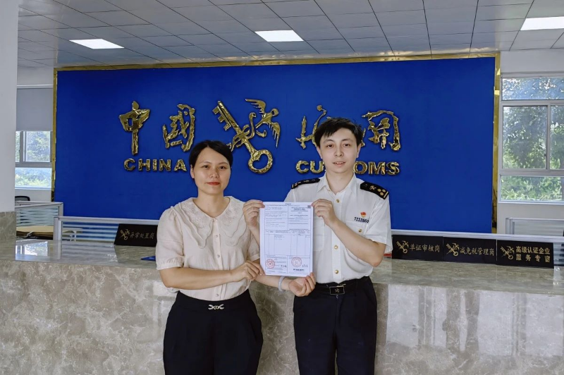中国首份输越南、广西首份输马来西亚自助打印优惠原产地证书分别在南宁和凭祥签发