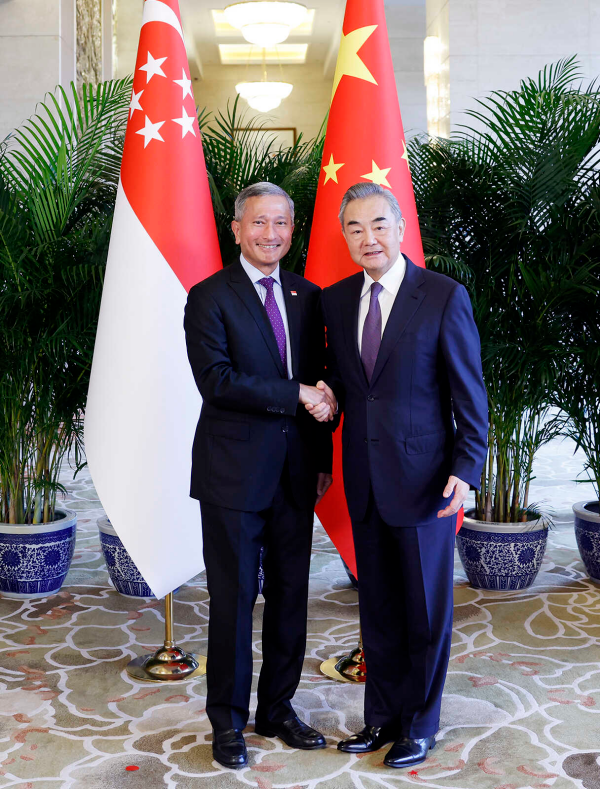 新加坡外长维文访华 与中国外长王毅会谈