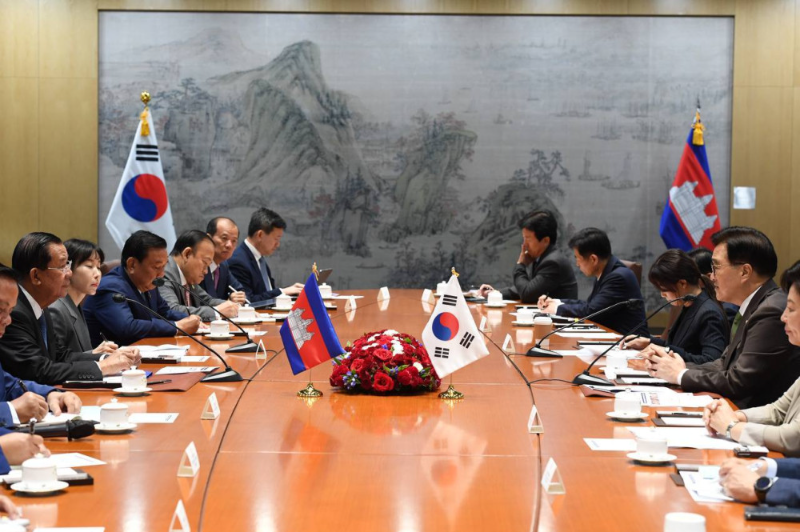 Cambodian Senate President Exchanges Views with Speaker of Korean National Assembly 