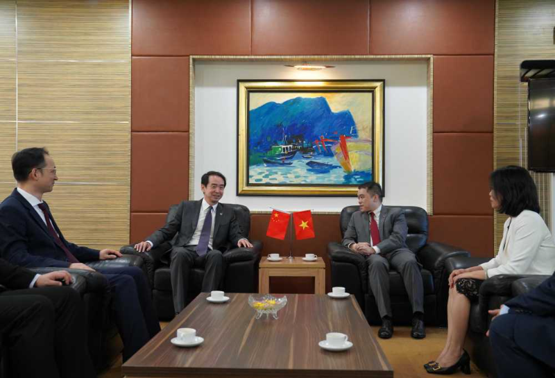 新任中国驻越南大使何炜抵越履新