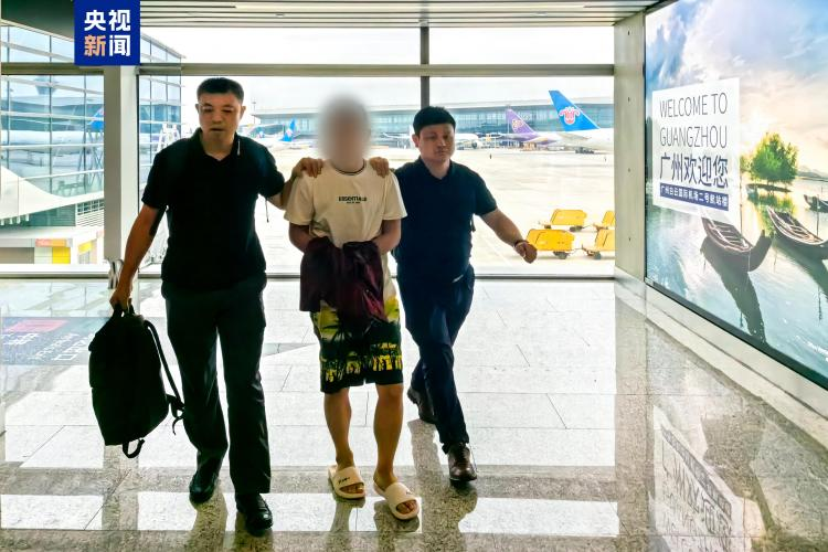 一名潜逃柬埔寨的跨国拐卖妇女犯罪嫌疑人被押解回中国