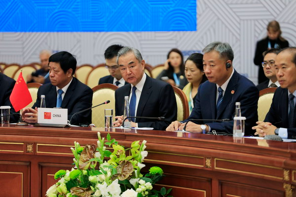 中国外长王毅就金砖国家携手应对安全威胁提出四点倡议