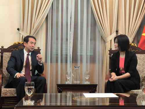 新任中国驻越南大使何炜向越方递交国书副本