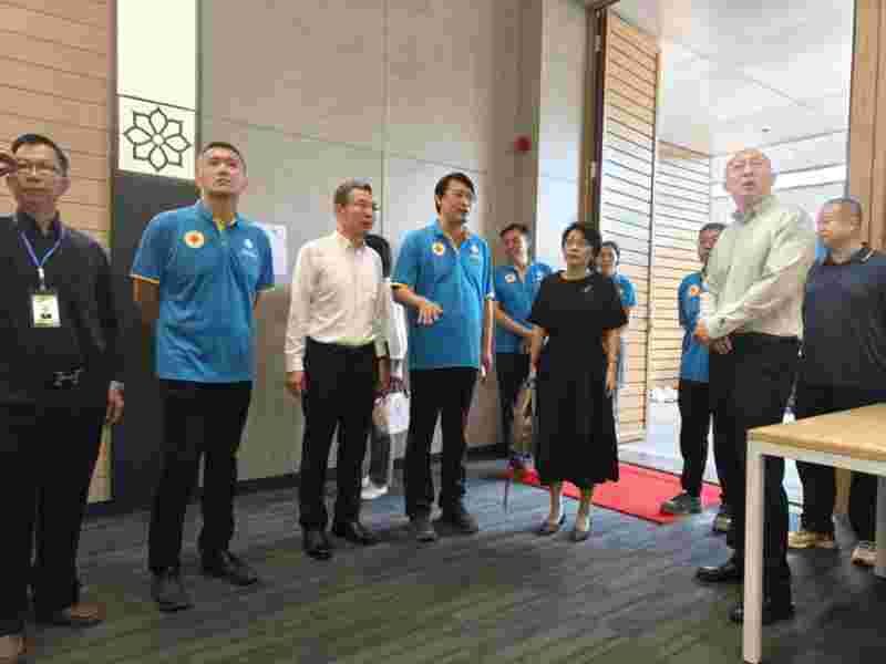 中国驻老挝大使方虹走访慰问在老中资机构和重大合作项目