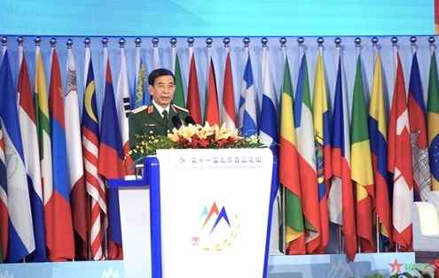 中国中央军委副主席张又侠会见越南国防部长潘文江