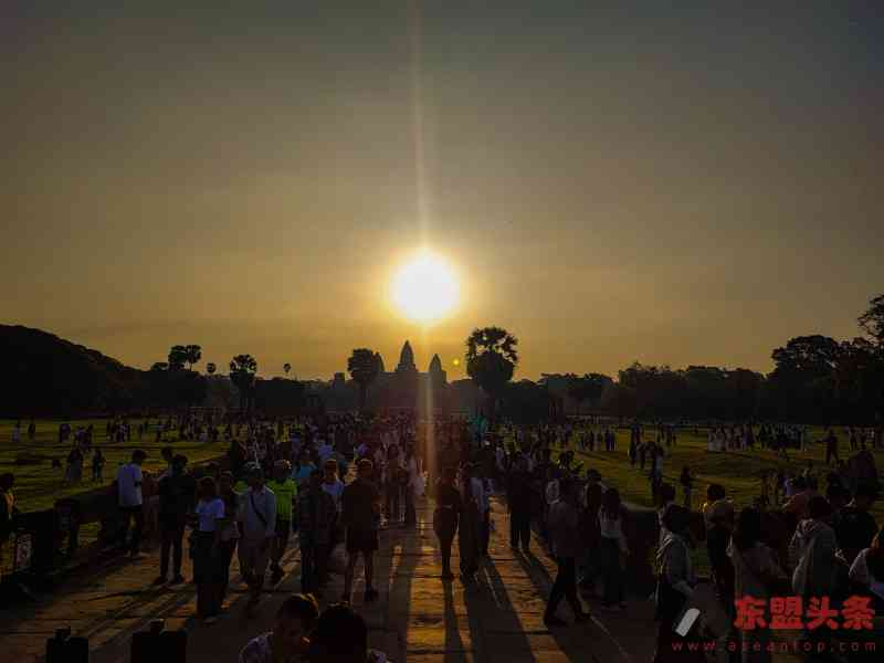 暹粒吴哥窟塔尖日出  9月21日至23日将震撼呈现