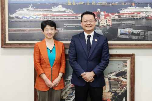 中国驻槟城代总领事丁巧会见槟城港务局主席杨顺兴