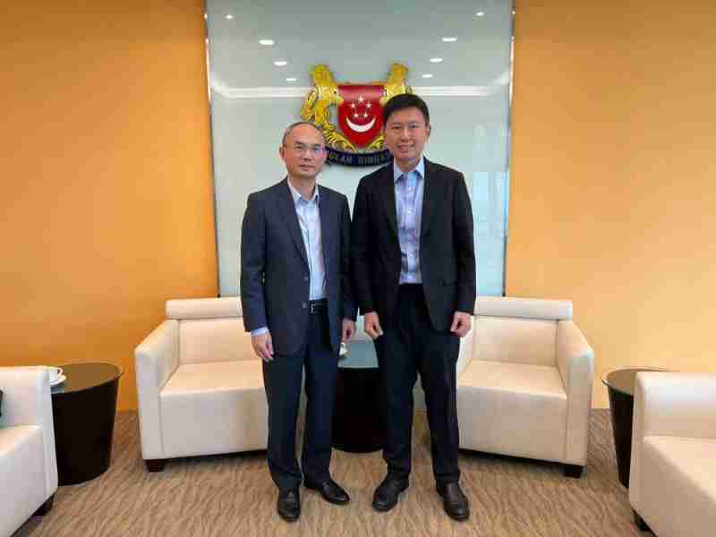 中国驻新加坡大使曹忠明会见新加坡交通部长徐芳达