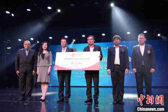 泰国中企捐款支持汉语盲文教育