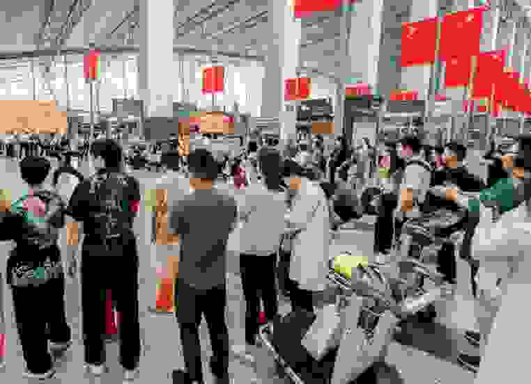 2024中国国庆节假期 国内出游7.65亿人次 出入境超过1300万人次
