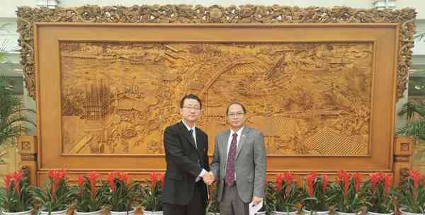 中国外交部亚洲司司长会见缅甸驻华大使 