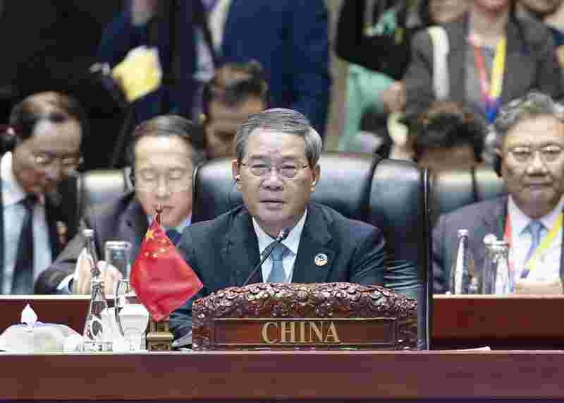 Chinese premier puts forward three-point proposal on East Asia cooperation