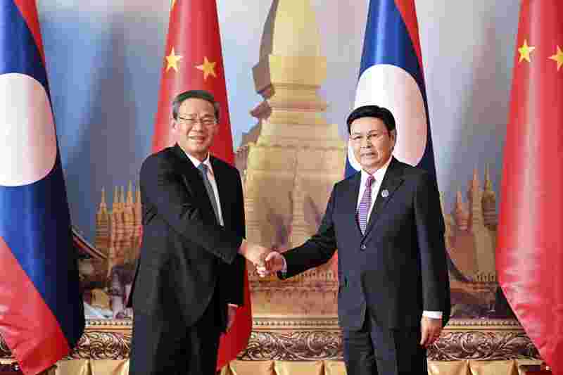 中国总理李强会见老挝国会主席赛宋蓬