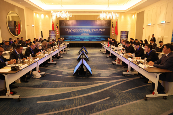 中国、马来西亚举行海上问题双边对话首次会议