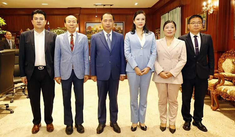 柬埔寨新闻部大臣支持制作纪录片 以促进柬埔寨旅游业和经济潜力