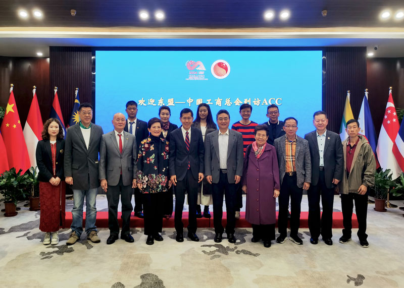 中国—东盟中心秘书长史忠俊会见泰国前副总理王鹏狄一行