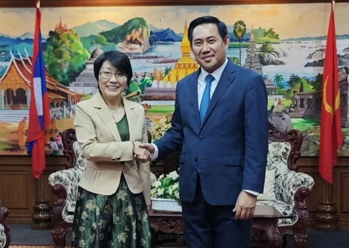 中国驻老挝大使方虹会见老挝占巴塞省委书记兼省长阿伦赛