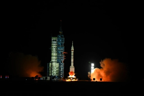 中国神舟十九号载人飞船发射取得圆满成功