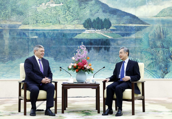 中国外长王毅会见俄罗斯副外长 双方就乌克兰危机等交换意见