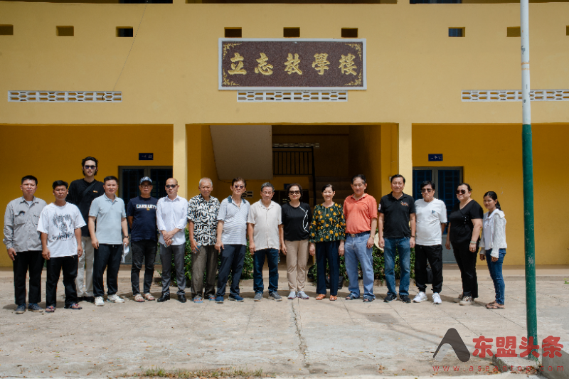 爱心助学，柬埔寨港澳侨商总会探访边陲华校