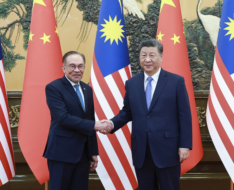 中国国家主席习近平会见马来西亚总理安瓦尔