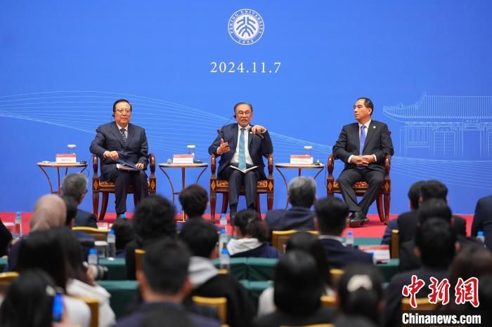 马来西亚总理寄语北大学生：以知识传播促进公平正义