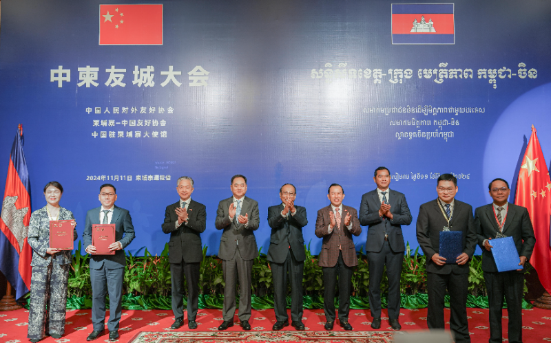 中柬友城大会在暹粒举行
