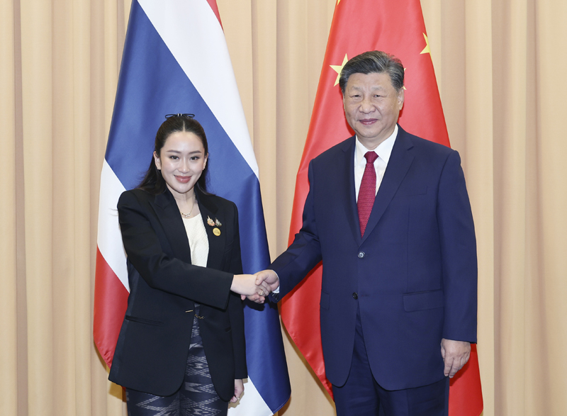 中国国家主席习近平会见泰国总理佩通坦