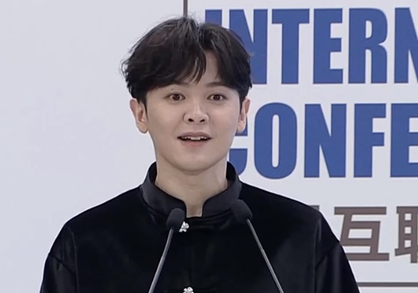 马来西亚华人歌手尤长靖：用音乐架起中马文化互联桥梁