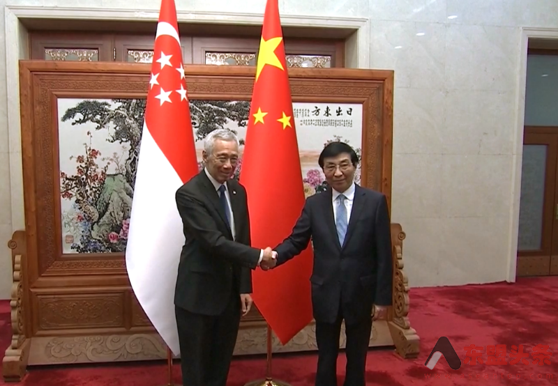 中国全国政协主席王沪宁会见新加坡国务资政李显龙