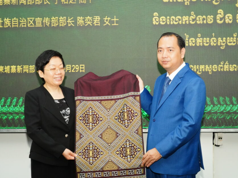柬埔寨与中国广西加强合作 共同推动信息传播、旅游和文化交流