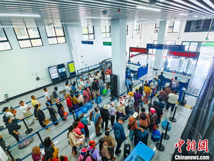 中缅边境打洛口岸今年以来出入境旅客突破150万人次