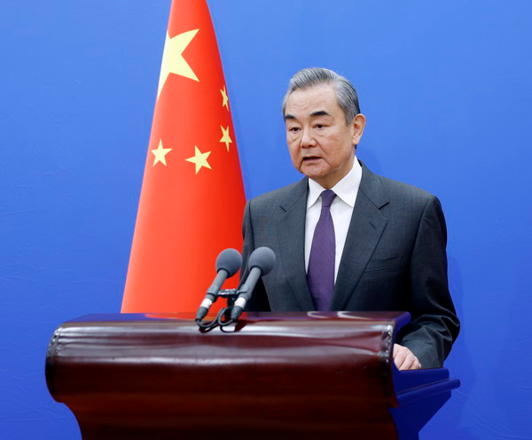 中国外长：中日要共同守护亚洲的团结合作，防止域外势力挑动对立对抗