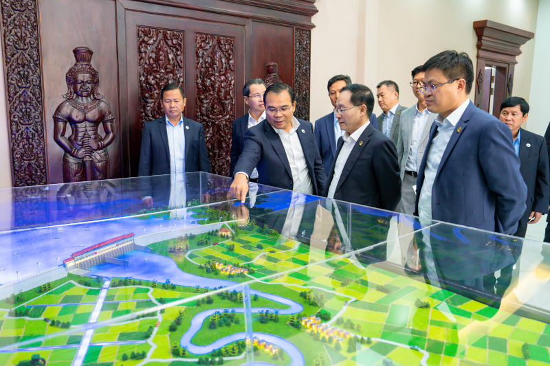 柬埔寨水资源与气象部大臣与中国土木工程集团代表进行工作会谈