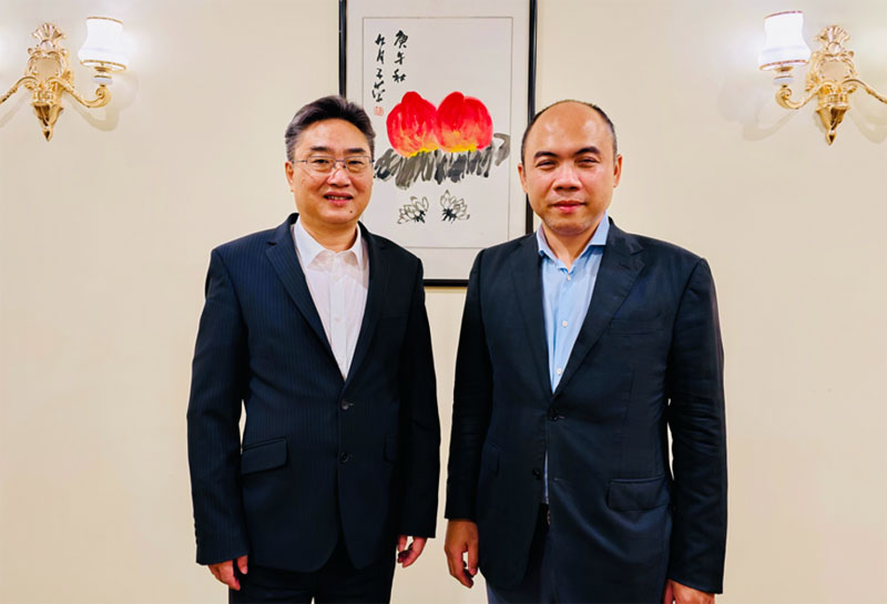 中国—东盟中心秘书长史忠俊同柬埔寨东盟事务高官康富工作交流