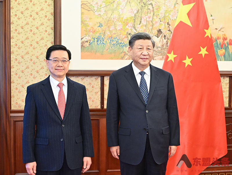 中国国家主席习近平会见来京述职的香港特首李家超
