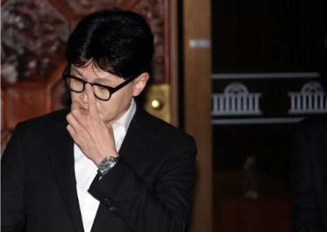 韩国执政党党首韩东勋宣布辞去党首职务