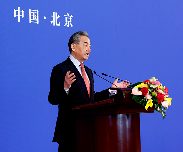 中国外长王毅出席2024年国际形势与中国外交研讨会并发表演讲