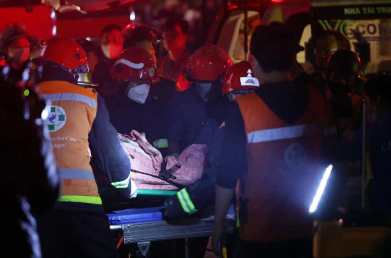 越南首都一建筑起火 已致11人死亡