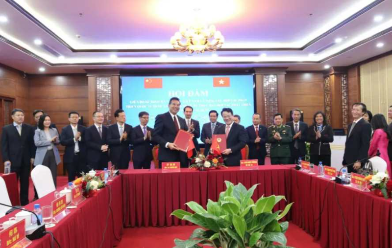 中国国家国际发展合作署署长罗照辉与越南计划投资部举行会谈