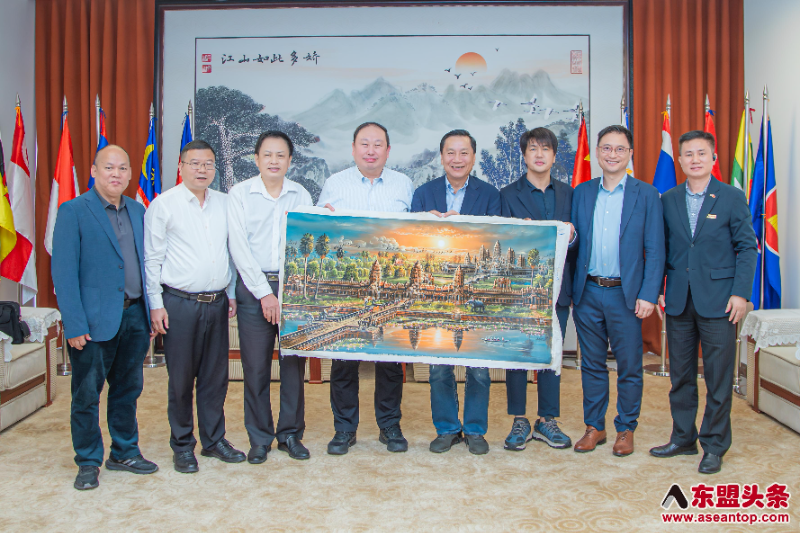 广西侨联代表团访问柬埔寨中国港澳侨商总会，共商交流合作
