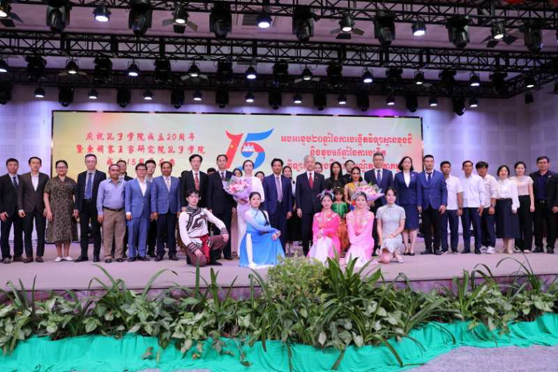 柬埔寨王家研究院孔子学院举行成立15周年庆典 中国驻柬大使汪文斌出席