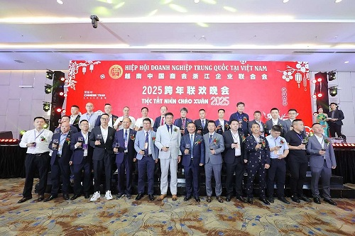 越南中国商会浙江企业联合会举行2025跨年联欢晚会