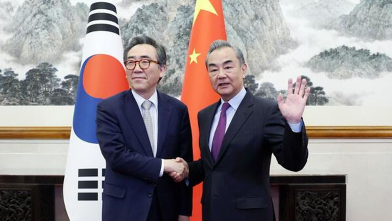 中国外长王毅同韩国外长通电话：欢迎韩国企业扩大对华投资
