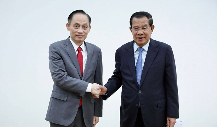 柬埔寨人民党主席洪森会见越共中央对外部部长黎怀忠