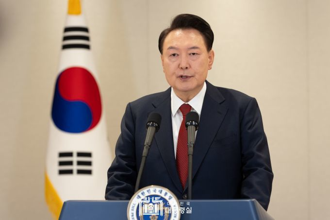 韩国总统尹锡悦涉嫌发动内乱被批准拘留  