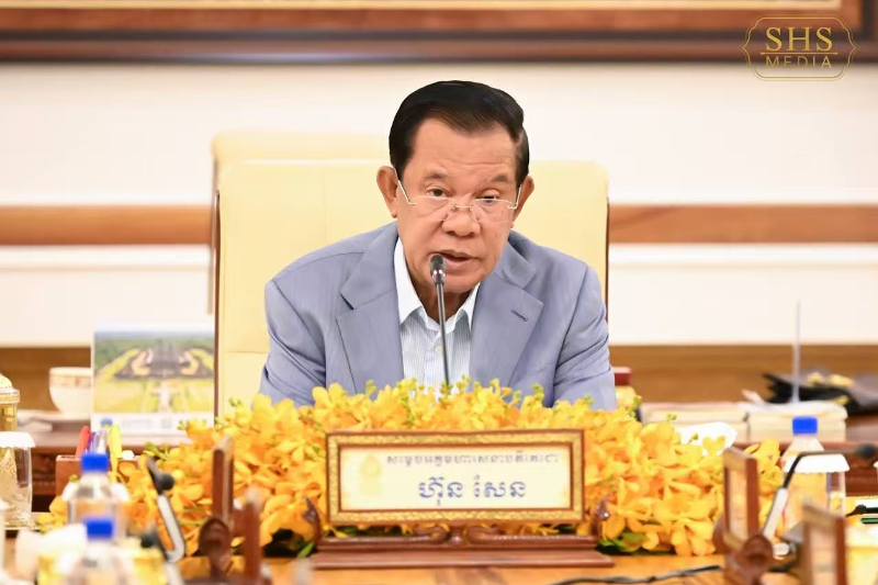 柬埔寨参议院主席洪森主持第五届参议院常务委员会会议