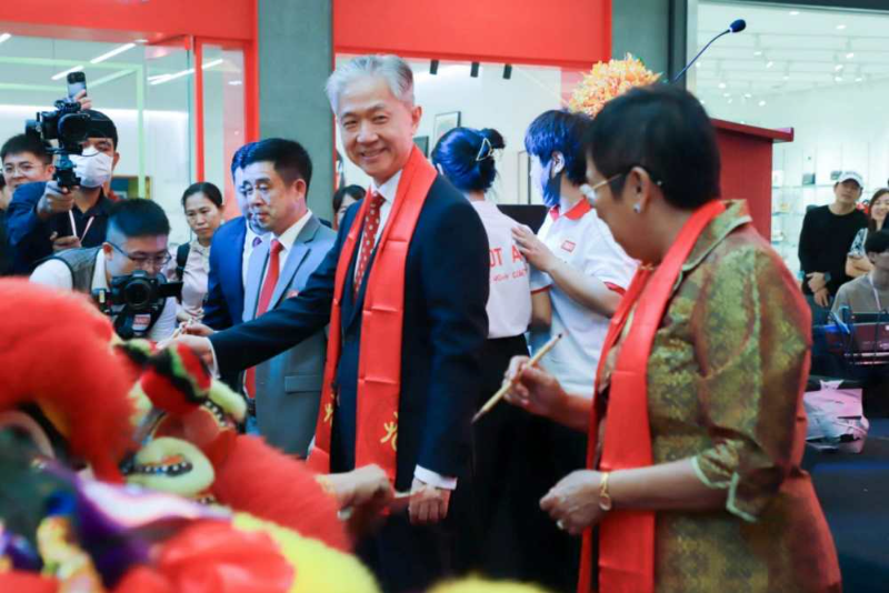 2025“欢乐春节”游园会在柬埔寨金边举行 中国大使出席开幕式 