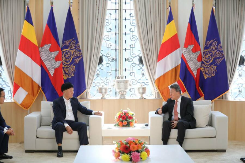 柬副首相兼发展理事会第一副主席会见万力轮胎公司团队